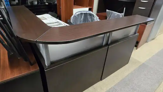 Used 6x6 L-Shape Reception Desk – Mahogany with Glass Accent