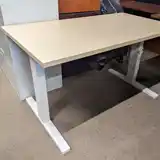 Used Hydraulic Height Adjustable Table, 
